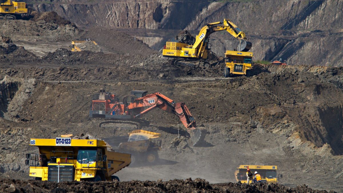 Open-pit mining equipment supporting lithium production in Western Australia